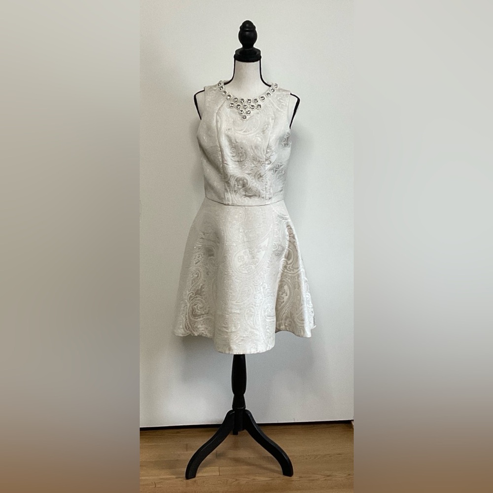 Ted Baker - Elegant White Sleeveless Dress with Embellished Neckline
